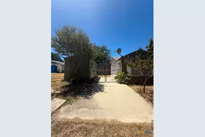 207 N Broad Street, Lampasas, TX 76550 - Photo 11