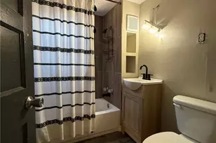 206 W Ave B, Lampasas, TX 76550 - Photo 9