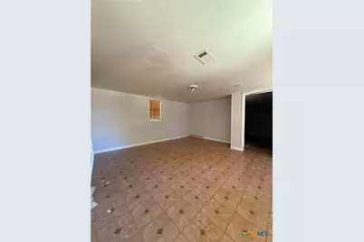 206 W Avenue B, Lampasas, TX 76550 - Photo 13