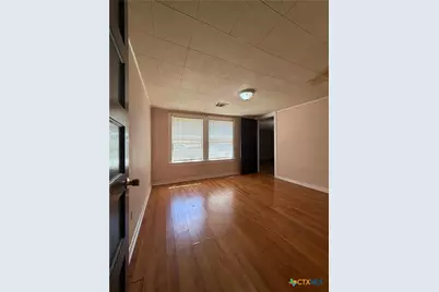 206 W Avenue B, Lampasas, TX 76550 - Photo 15