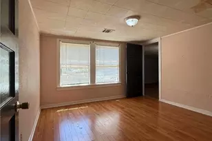 206 W Ave B, Lampasas, TX 76550 - Photo 15