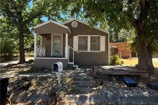 206 W Ave B, Lampasas, TX 76550 - Photo 1