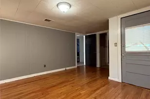 206 W Ave B, Lampasas, TX 76550 - Photo 11