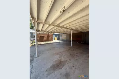 206 W Avenue B, Lampasas, TX 76550 - Photo 19