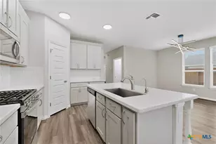 1239 Loma Rnch, New Braunfels, TX 78132 - Photo 11