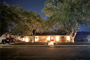 2202 E Loma Vista Ave, Victoria, TX 77901 - Photo 3