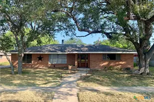 2202 E Loma Vista Ave, Victoria, TX 77901 - Photo 1