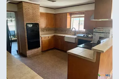 2202 E Loma Vista Avenue, Victoria, TX 77901 - Photo 15