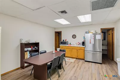 111 E Gonzales Street, Seguin, TX 78155 - Photo 37