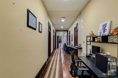 111 E Gonzales Street, Seguin, TX 78155 - Photo 9