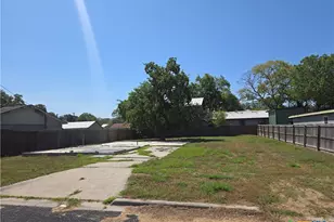 1003 E Virginia Ave, Victoria, TX 77901 - Photo 1