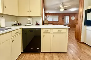 308 Louise St, Edna, TX 77957 - Photo 25