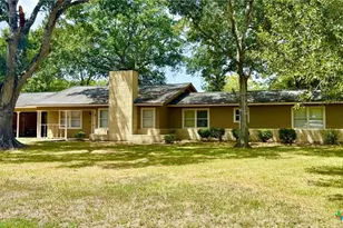 308 Louise St, Edna, TX 77957 - Photo 3