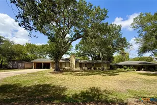 308 Louise St, Edna, TX 77957 - Photo 5