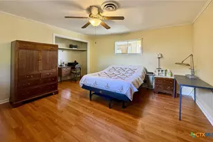 308 Louise St, Edna, TX 77957 - Photo 27