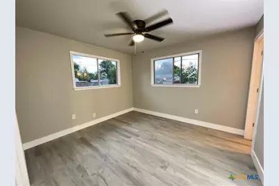 2018 Sherman Street, Seguin, TX 78155 - Photo 15