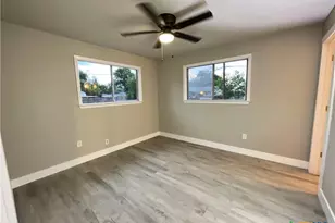 2018 Sherman St, Seguin, TX 78155 - Photo 15