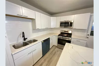 2018 Sherman Street, Seguin, TX 78155 - Photo 7
