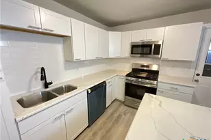 2018 Sherman St, Seguin, TX 78155 - Photo 7