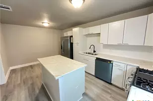 2018 Sherman St, Seguin, TX 78155 - Photo 5