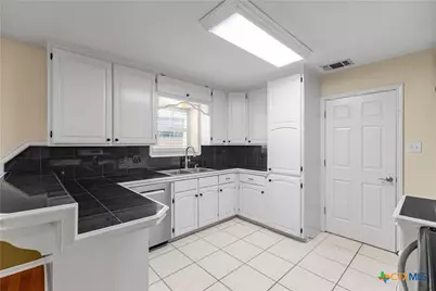 308 Green Gable Drive, Victoria, TX 77904 - Photo 7