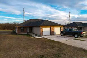 560-566 Crest Cir Dr, San Marcos, TX 78666 - Photo 3