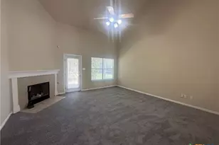 811 Shadow Creek Blvd, Buda, TX 78610 - Photo 9