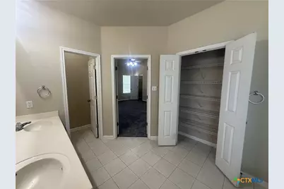 811 Shadow Creek Boulevard, Buda, TX 78610 - Photo 17