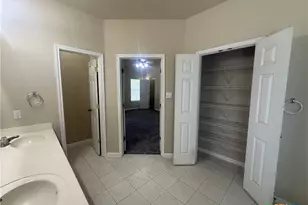 811 Shadow Creek Blvd, Buda, TX 78610 - Photo 17