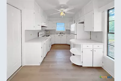 214 Crockett Street, Port Lavaca, TX 77979 - Photo 5