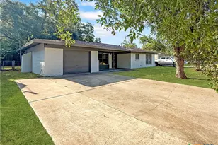 214 Crockett St, Port Lavaca, TX 77979 - Photo 1