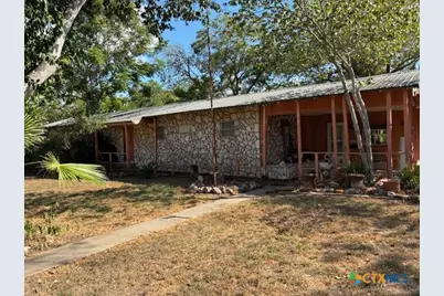 600 Ducey Street, Yoakum, TX 77995 - Photo 1