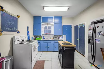 520 E First Street, Cuero, TX 77954 - Photo 9