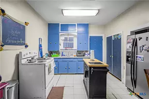 520 E First St, Cuero, TX 77954 - Photo 9