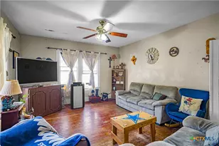520 E First St, Cuero, TX 77954 - Photo 7