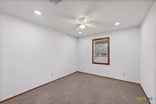 710 Courtney St, Edna, TX 77957 - Photo 11