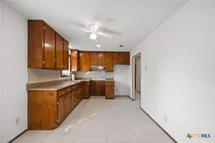 710 Courtney St, Edna, TX 77957 - Photo 7