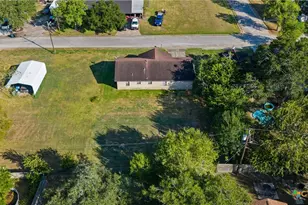 710 Courtney St, Edna, TX 77957 - Photo 21