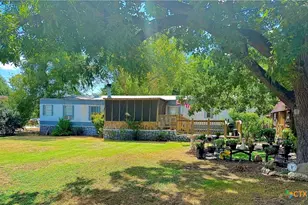 802 N Glass St, Franklin, TX 77856 - Photo 1