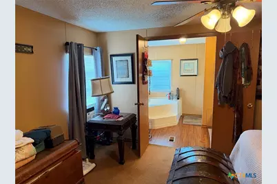 802 N Glass Street, Franklin, TX 77856 - Photo 9