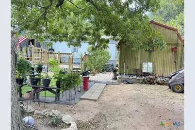 802 N Glass Street, Franklin, TX 77856 - Photo 5