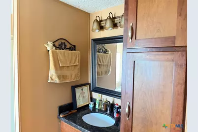 802 N Glass Street, Franklin, TX 77856 - Photo 11