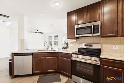 11221 Hollinger Circle, Converse, TX 78109 - Photo 9