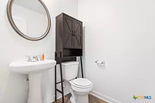 11221 Hollinger Cir, Converse, TX 78109 - Photo 17