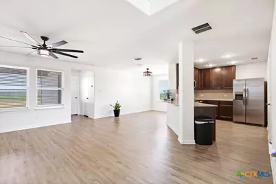 11221 Hollinger Circle, Converse, TX 78109 - Photo 5