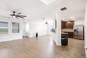 11221 Hollinger Cir, Converse, TX 78109 - Photo 5