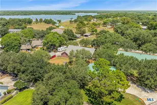126 Lakeview Dr, Victoria, TX 77905 - Photo 33