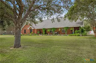 126 Lakeview Dr, Victoria, TX 77905 - Photo 3