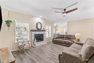 126 Lakeview Dr, Victoria, TX 77905 - Photo 5