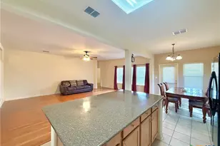 106 Heritage Oak Ct, Victoria, TX 77901 - Photo 11